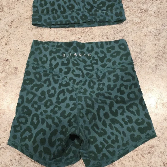 Green Leopard-Print High-Waist Women’s Shorts - Picture 10 of 14